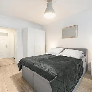 The Lachmann Vh, 2br One Living Up To 7 People Berlin